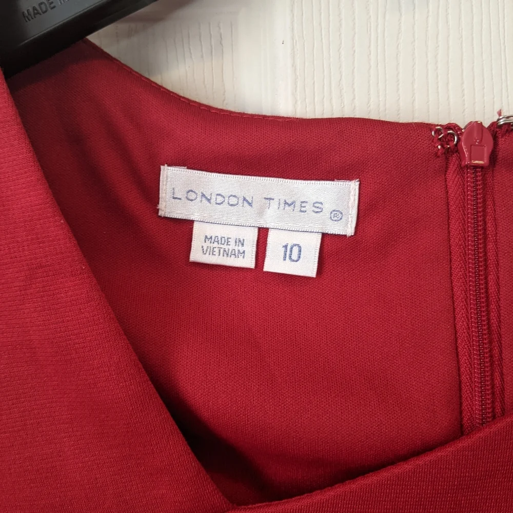 Red pencil shaped dress - Picture 2 of 4
